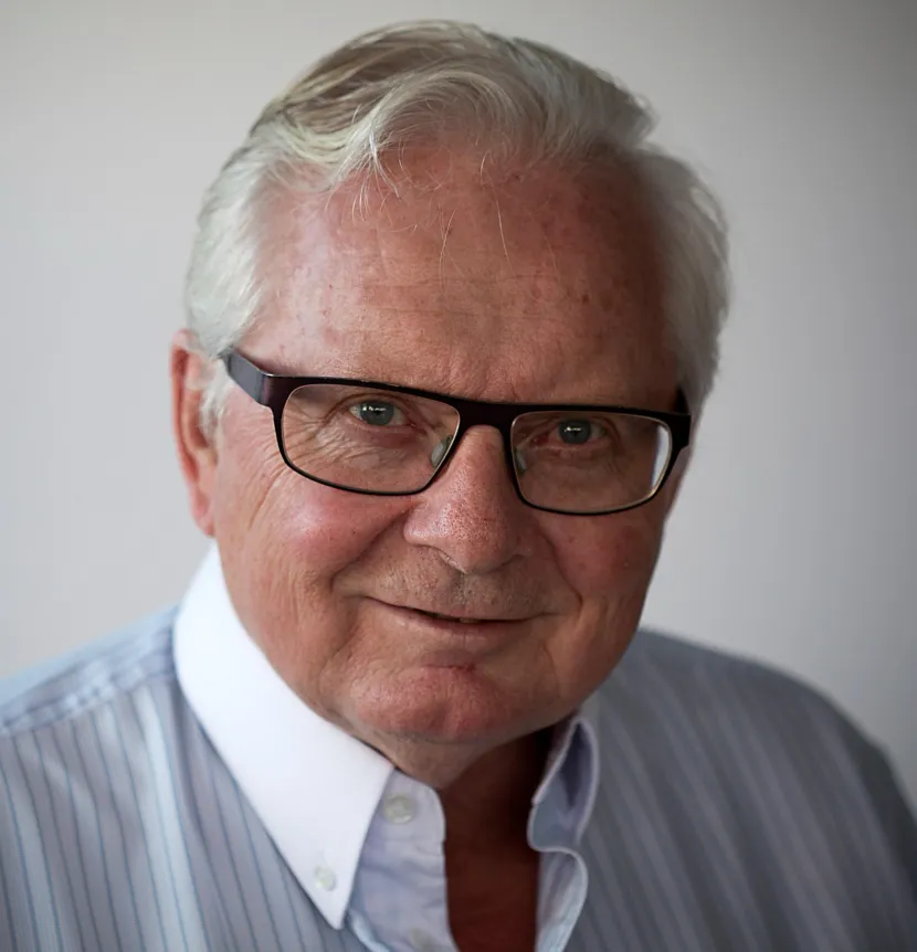 Bilde av Johan Velten smilende mot kamera